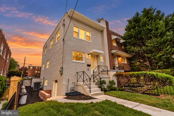 $695,000 | 5274 Chillum Place Northeast, Washington, DC 20011