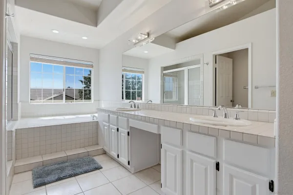 $700,000 | 65 Vía Casitas, Bonsall, CA 92003