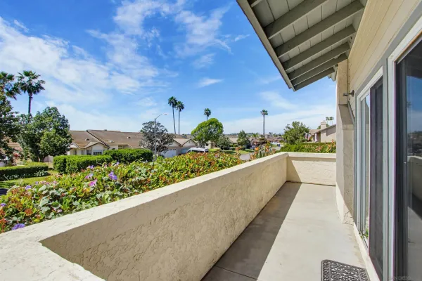 $700,000 | 65 Vía Casitas, Bonsall, CA 92003