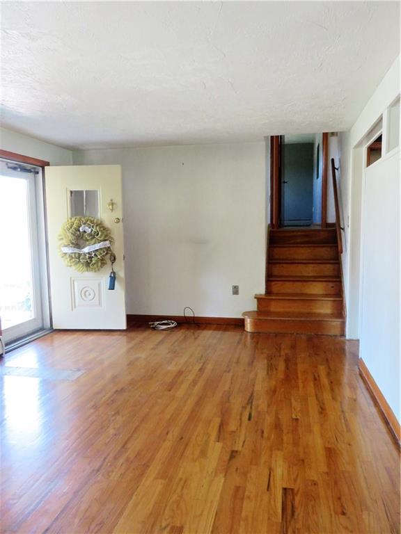 1076 Silver Lane McKees Rocks, PA 15136 - Photo 3 of 21