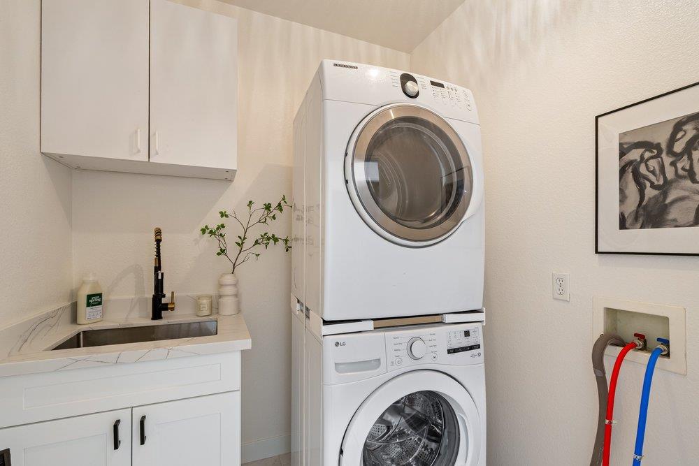 10496 South Stelling Road Cupertino, CA 95014 - Photo 20 of 54 a utility room with dryer and washer