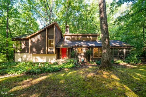 a view of house with a yard