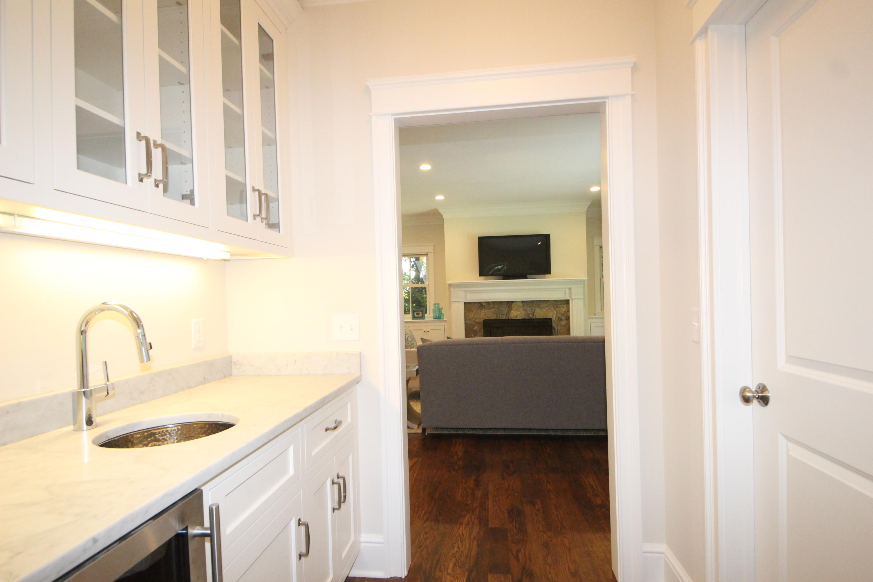 38 Old Parish Road Darien, CT 06820 - Photo 12 of 31 a kitchen with a sink and a microwave