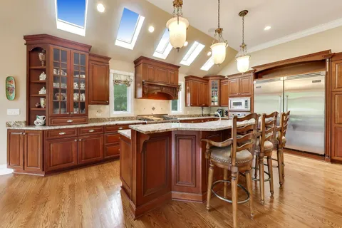 $1,100,000 | 31 Prairie Lane, Wayne, IL 60184