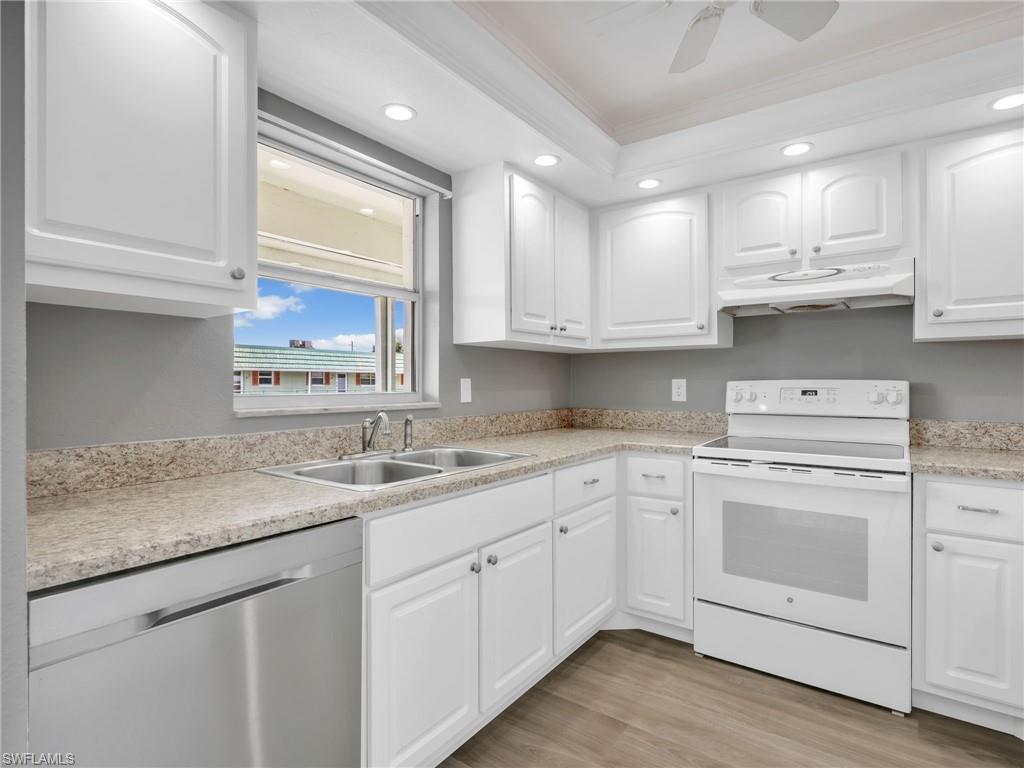 300 Valley Stream Drive, Unit 8A Naples, FL 34113 - Photo 18 of 29