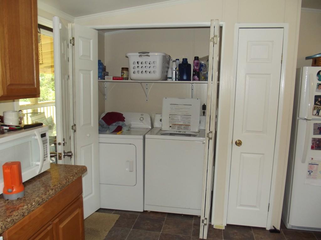 324 Creek Road Spring City, TN 37381 - Photo 11 of 36 Laundry closet