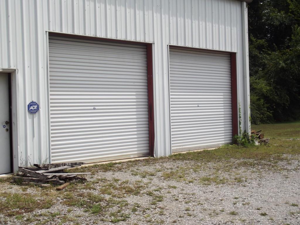 324 Creek Road Spring City, TN 37381 - Photo 28 of 36 double garage door