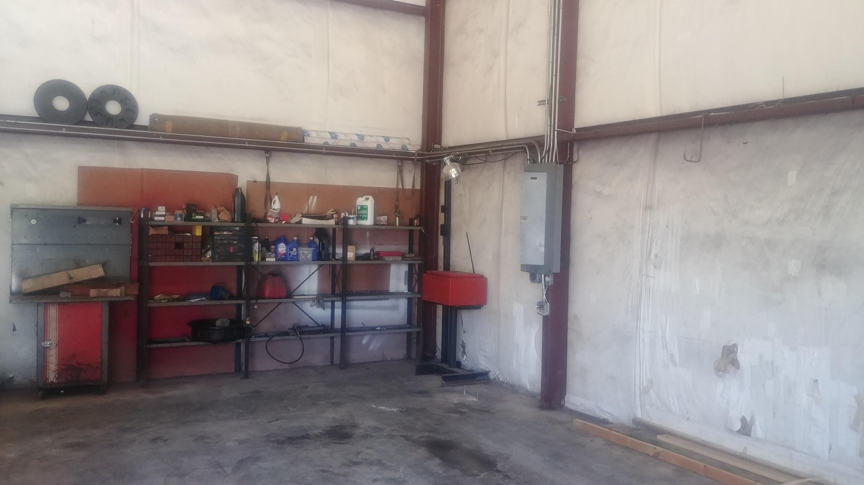 324 Creek Road Spring City, TN 37381 - Photo 30 of 36 inside garage-workshop