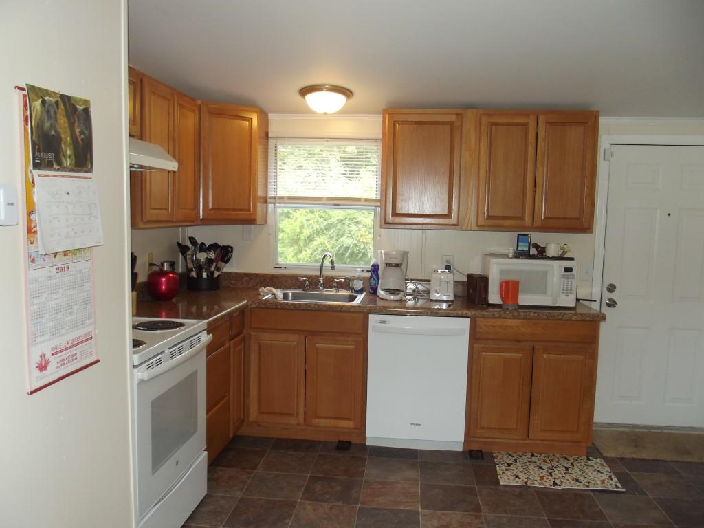 324 Creek Road Spring City, TN 37381 - Photo 10 of 36 kitchen 3