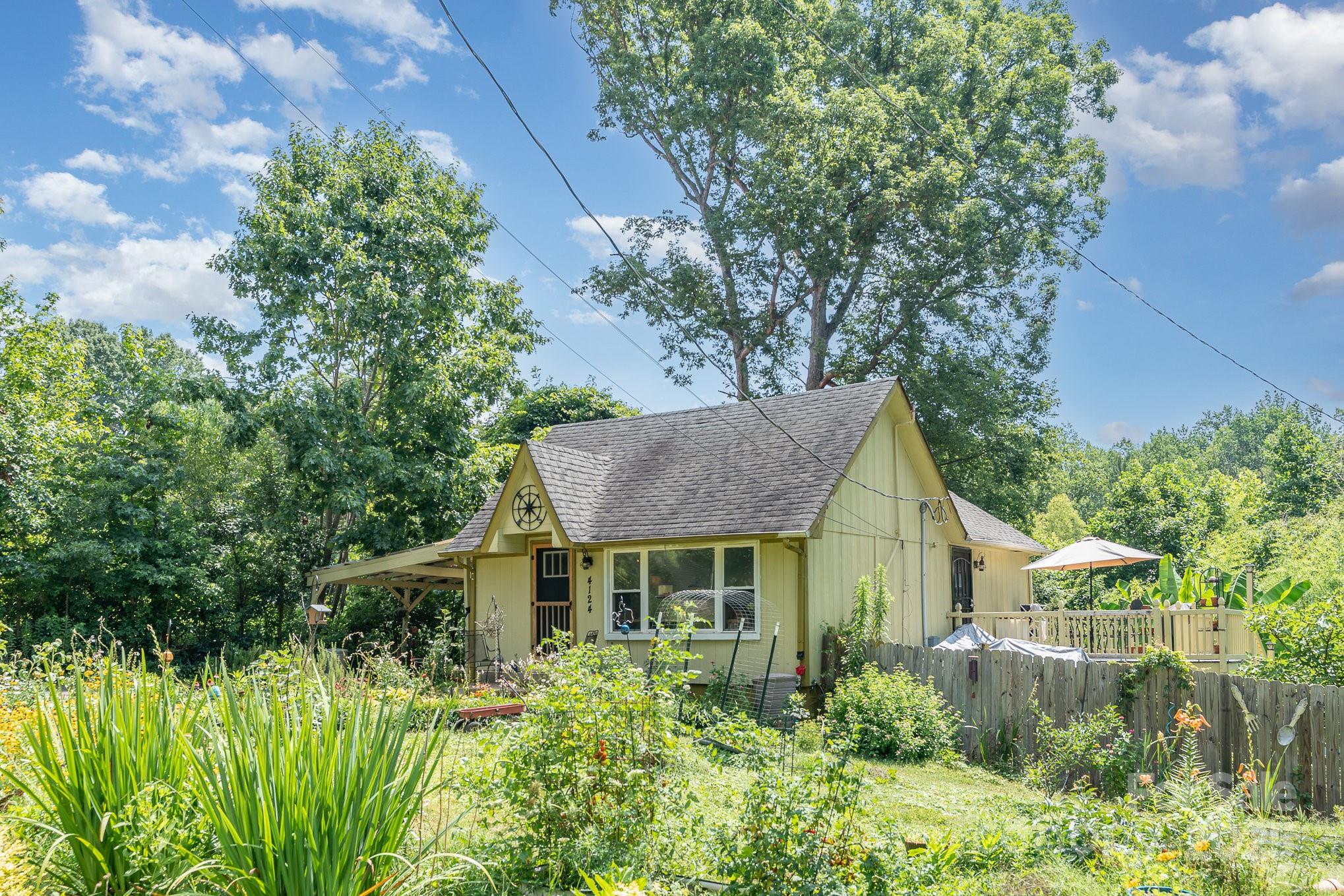 4124 Oakwood Road Charlotte, NC 28269 - Photo 5 of 20 a view of a garden with plants and large trees