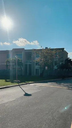 $1,900 | 4920 Northwest 79th Avenue, Unit 205, Doral, FL 33166