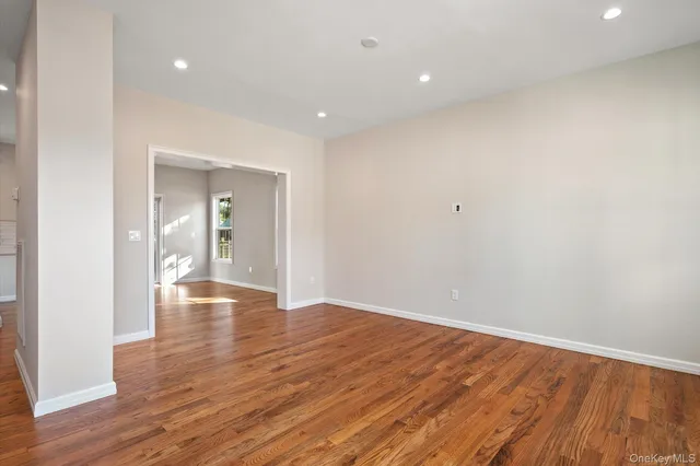 $849,999 | 2 Gail-grace Court, Copiague, NY 11726