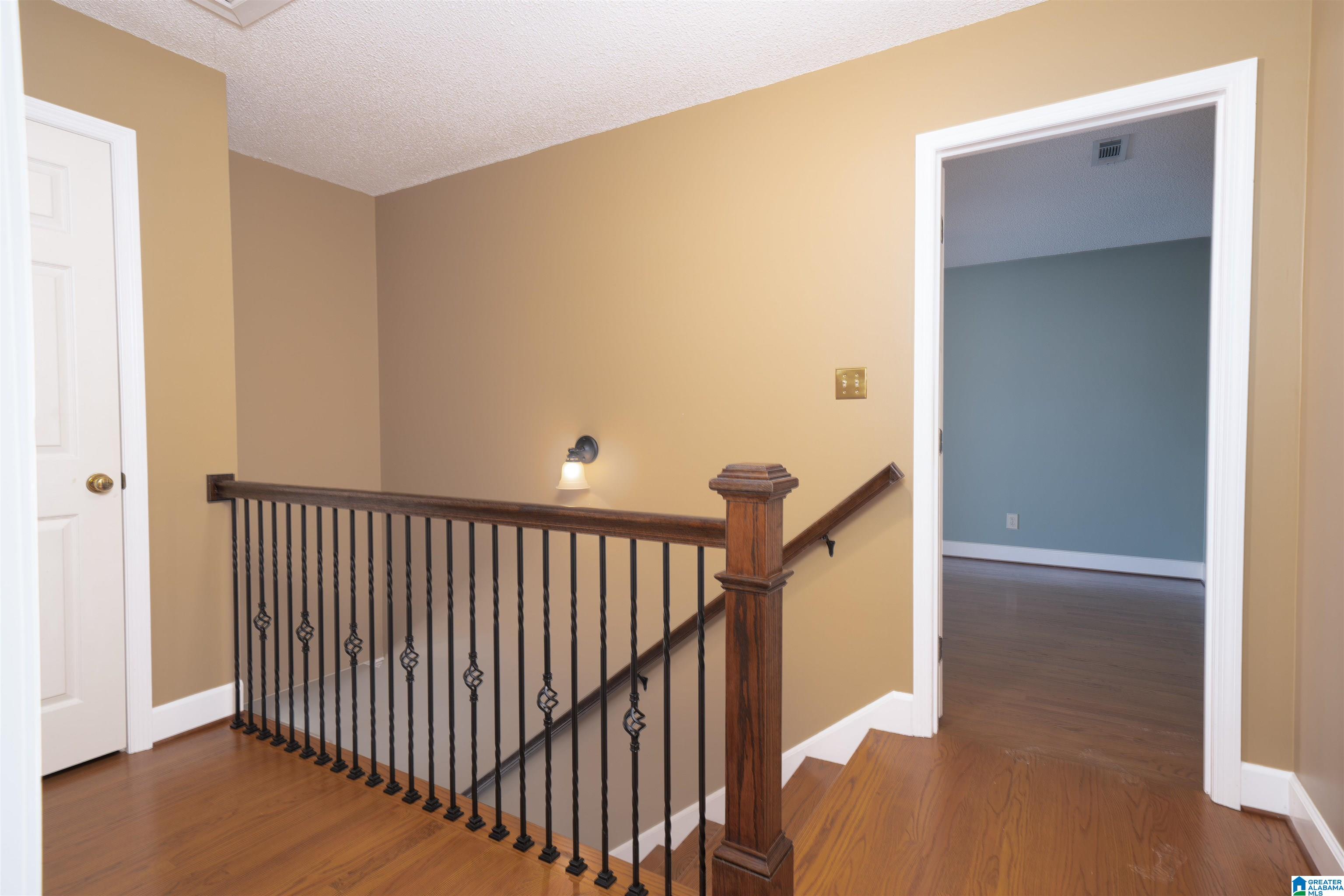 888 Mountain Ridge Drive Birmingham, AL 35209 - Photo 14 of 40
