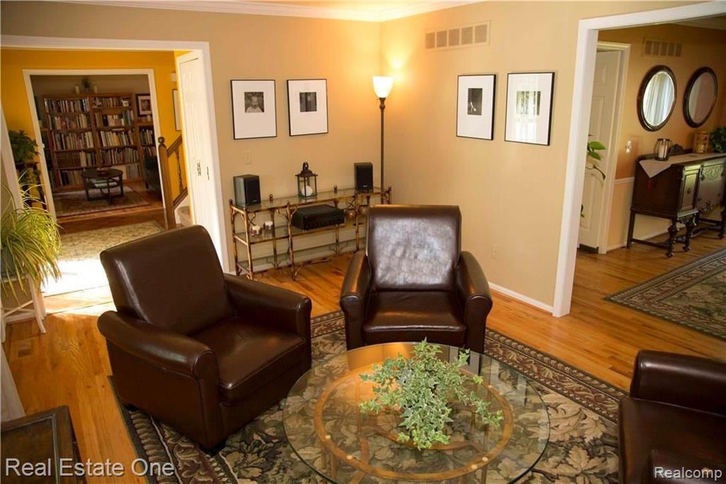 1736 North Kilburn Road Rochester Hills, MI 48306 - Photo 11 of 32