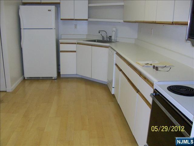 1055 River, Unit 602 Edgewater, NJ 07020 - Photo 4 of 13