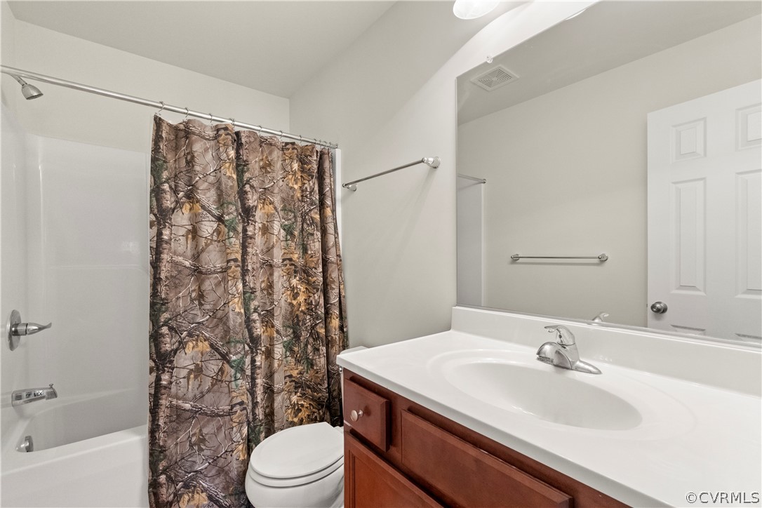 4685 New Line Road Gum Spring, VA 23065 - Photo 11 of 14 a bathroom with a sink a toilet and a bathtub
