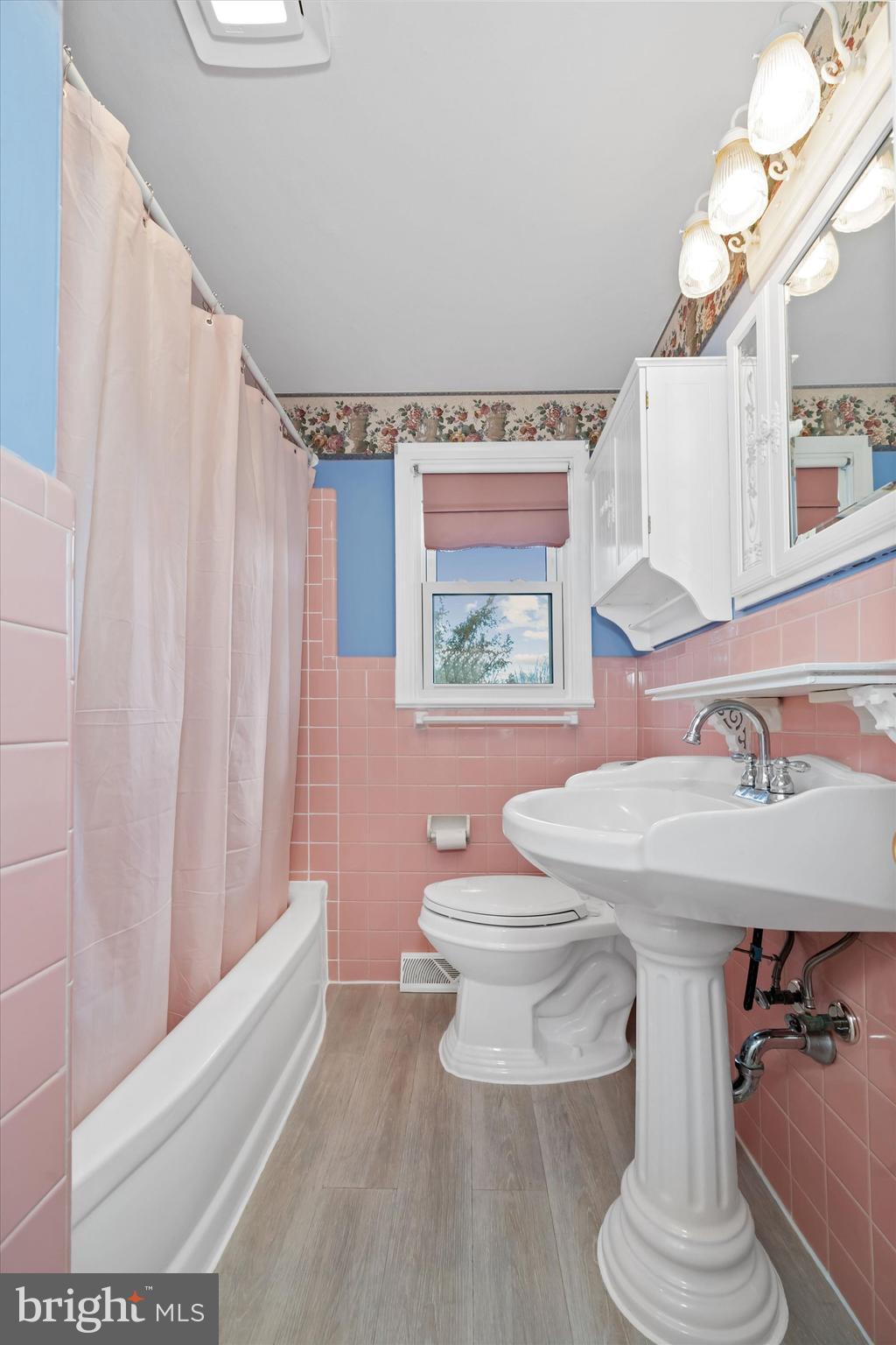 104 Danforth Place Wilmington, DE 19810 - Photo 38 of 53 Hall bathroom