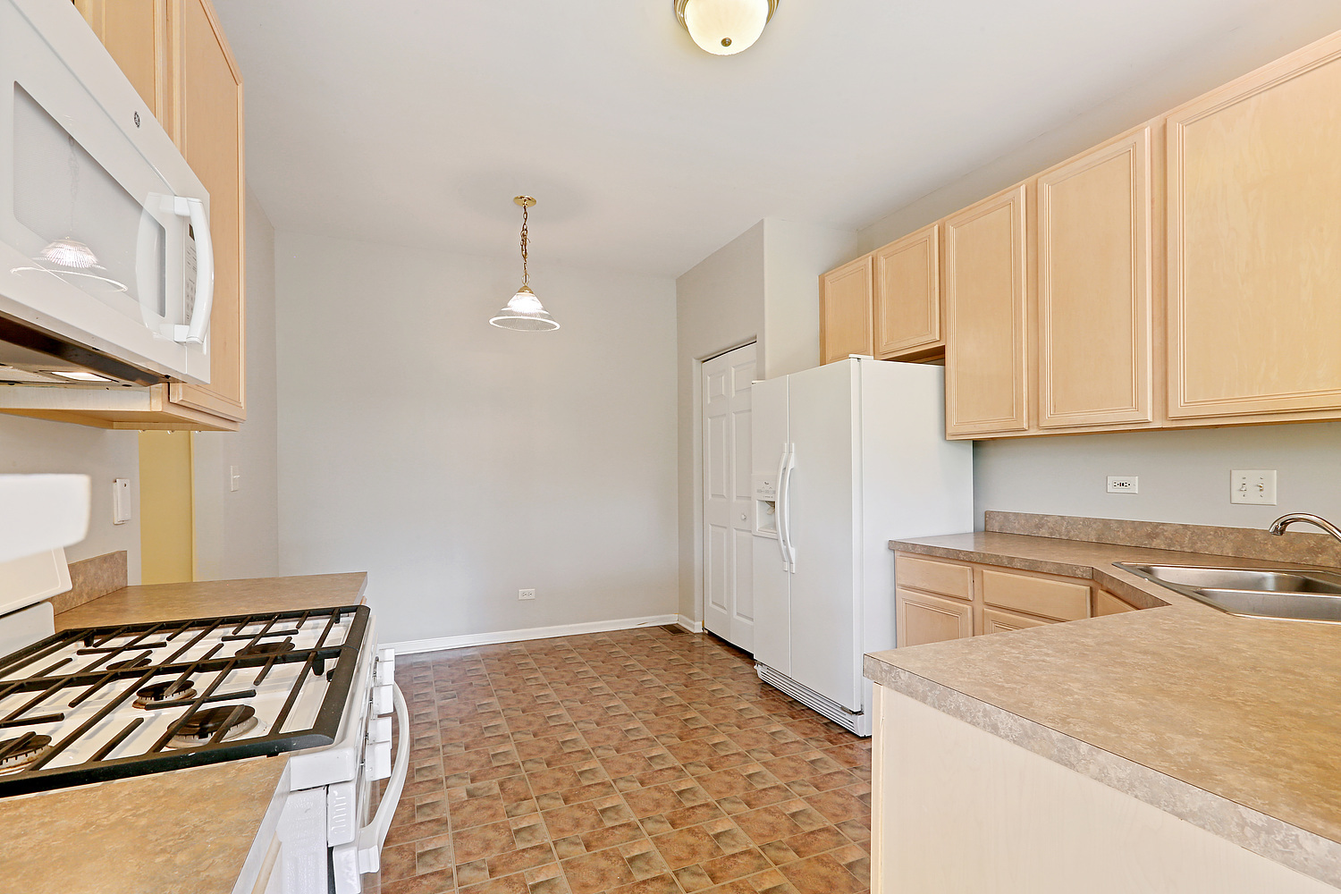 387 Aaron Lane Bolingbrook, IL 60440 - Photo 7 of 16