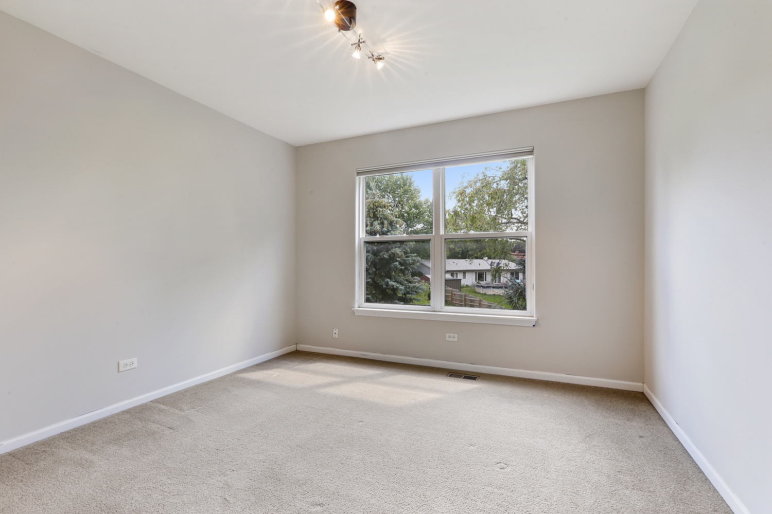 387 Aaron Lane Bolingbrook, IL 60440 - Photo 10 of 16