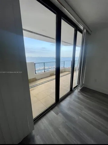 $2,400 | 555 Northeast 15th Street, Unit 16F, Miami, FL 33132