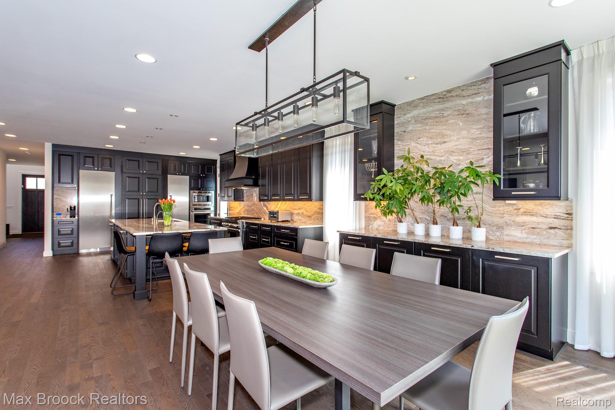 25925 York Road Royal Oak, MI 48067 - Photo 21 of 88 Dining space with dark wood-style floors and recessed lighting