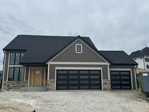 $767,900 | 106 Retzer Vw Court, Waukesha, WI 53188