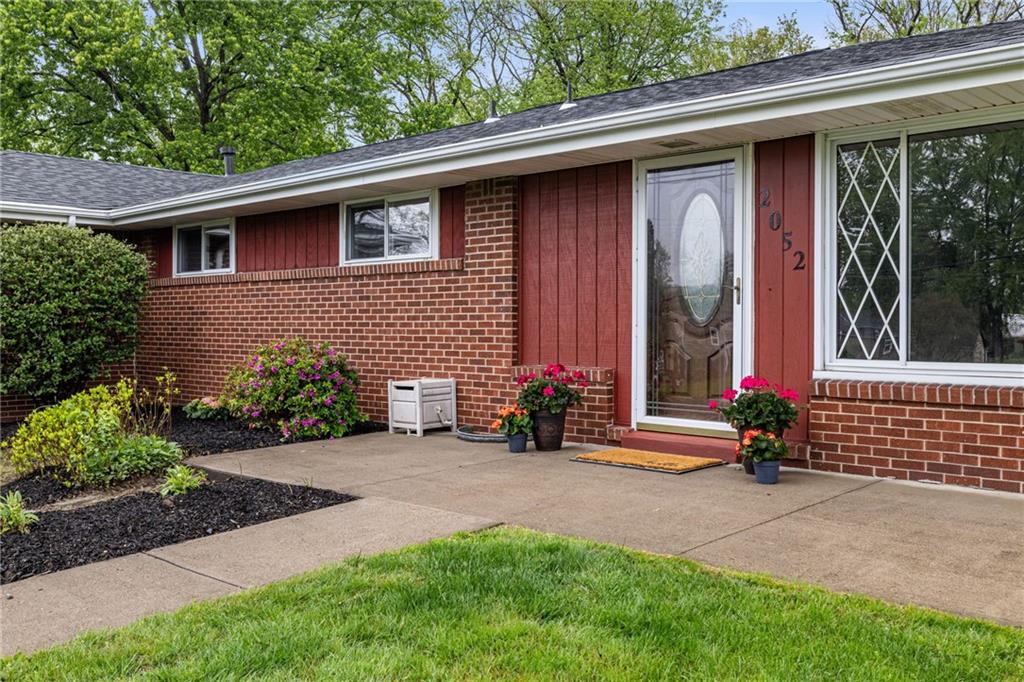 2052 Hulton Road Verona, PA 15147 - Photo 4 of 47
