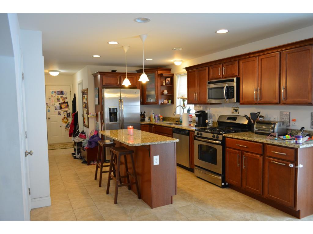 2 Hammar Road Nashua, NH 03062 - Photo 4 of 27
