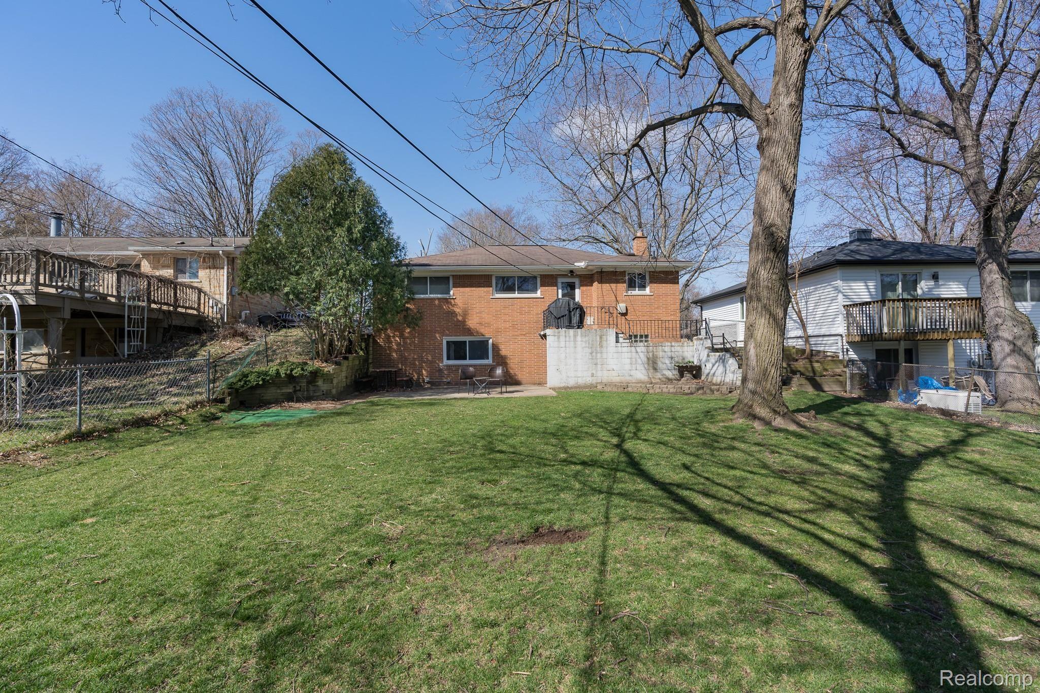 211 South Helen Avenue Rochester, MI 48307 - Photo 33 of 38 211 S Helen MLS-W037.jpg