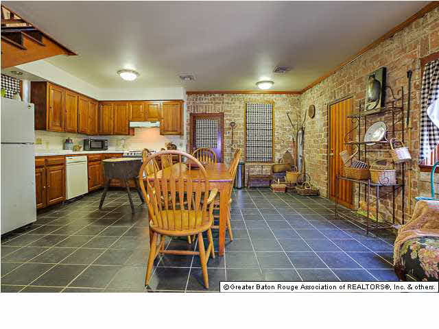 4150 Perkins Road Baton Rouge, LA 70808 - Photo 25 of 31 Guest House Kitchen and Breakfast/sitting area downstairs