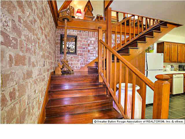 4150 Perkins Road Baton Rouge, LA 70808 - Photo 26 of 31 Guest House Staircase