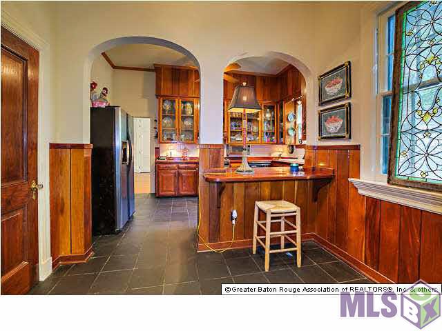4150 Perkins Road Baton Rouge, LA 70808 - Photo 10 of 31 Arches lead from the breakfast area to the Kitchen