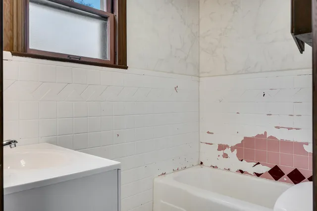 $219,900 | 938 Hood Street, La Crosse, WI 54601