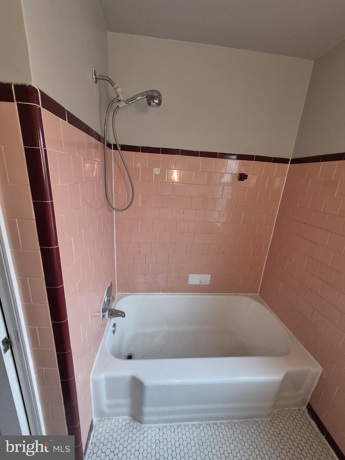 4905 Briarclift Road Baltimore, MD 21229 - Photo 25 of 41 a bathroom with a bath tub