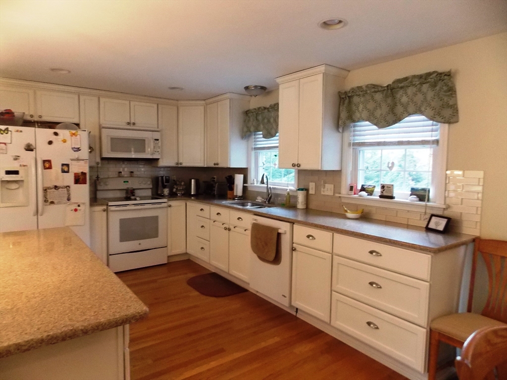261 Berlin Road Marlborough, MA 01752 - Photo 5 of 19 Gallery Image 5