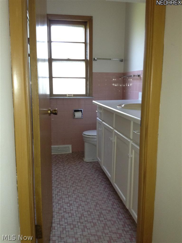 6534 Longridge Road Cleveland, OH 44124 - Photo 14 of 20