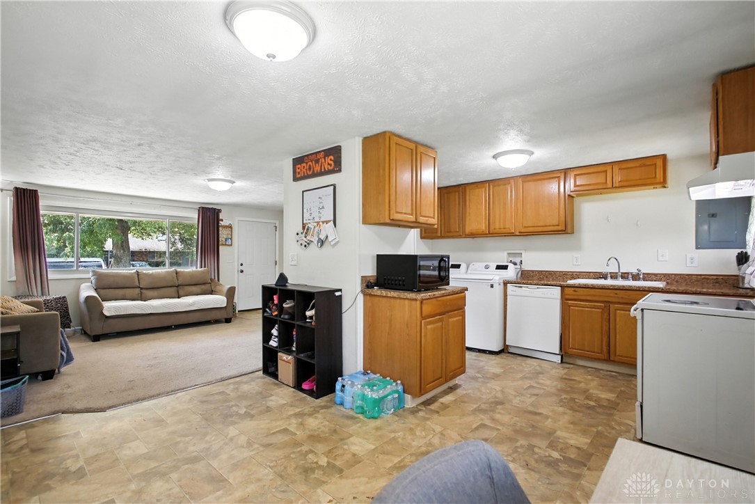 4796 Lamme Road Dayton, OH 45439 - Photo 9 of 28