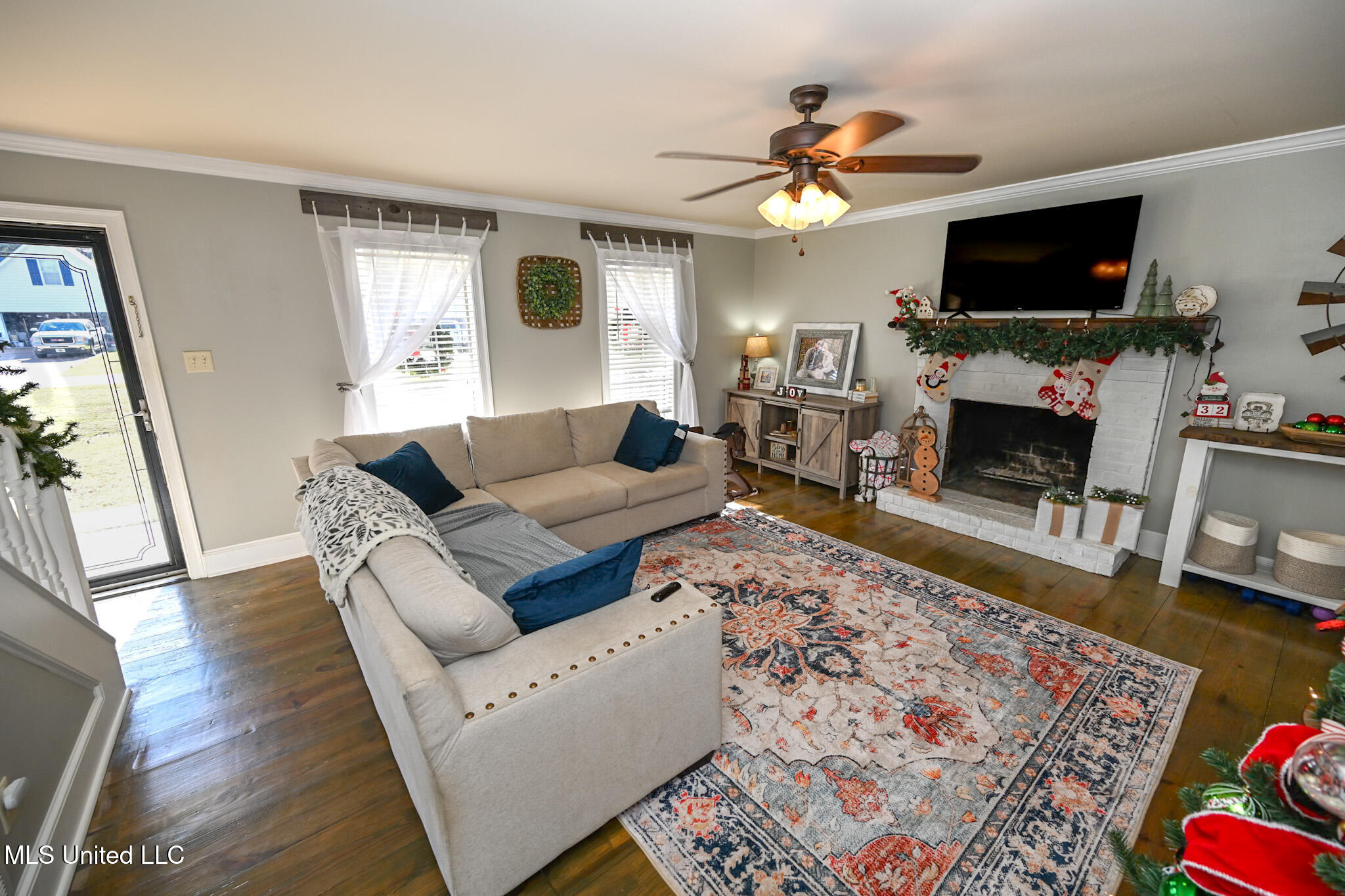 4040 Bienville Road Nesbit, MS 38651 - Photo 8 of 46 Living room