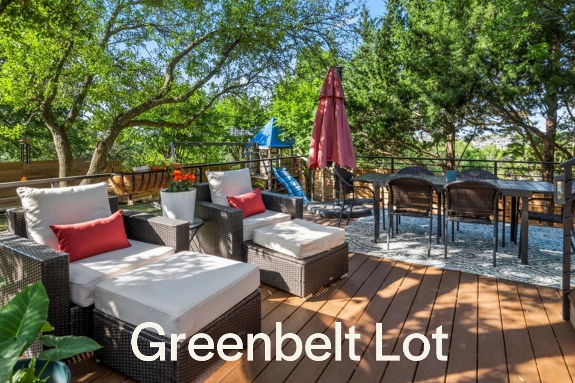 a view of an outdoor space with seating area