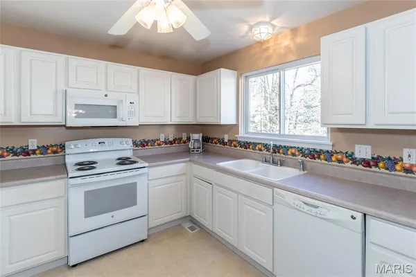 $335,000 | 1007 Arbor Pointe Drive, Manchester, MO 63088