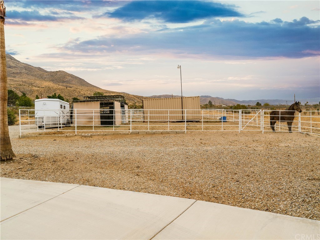 21055 Hazel Road, Unit A&B Apple Valley, CA 92308 - Photo 6 of 64