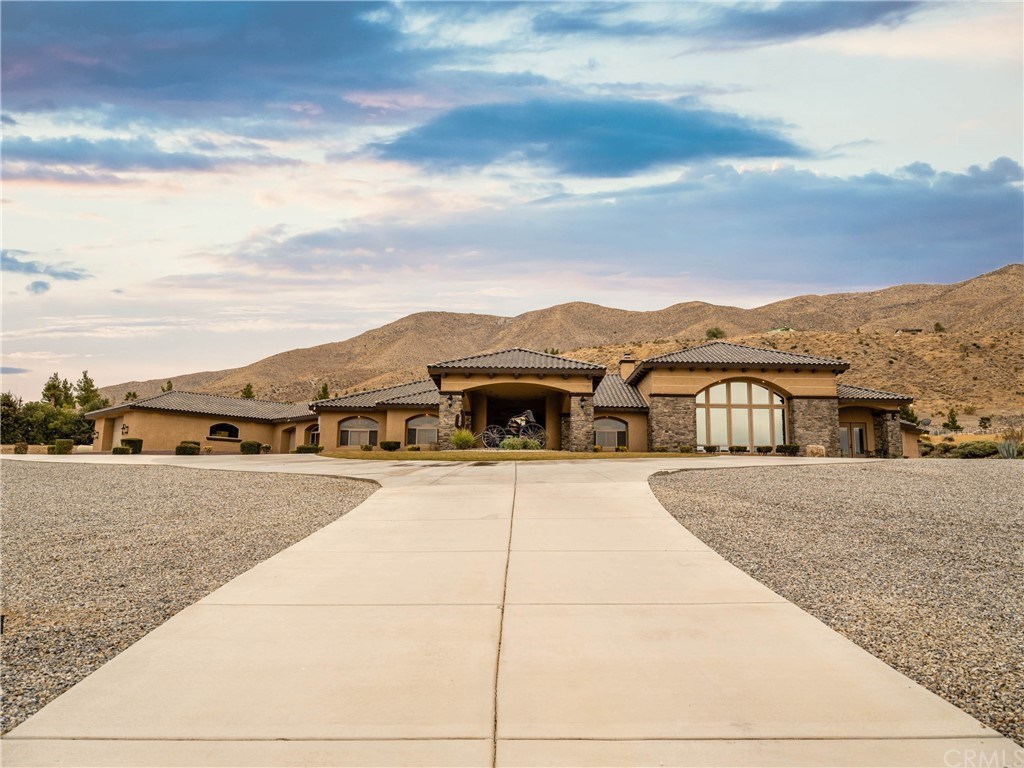 21055 Hazel Road, Unit A&B Apple Valley, CA 92308 - Photo 8 of 64