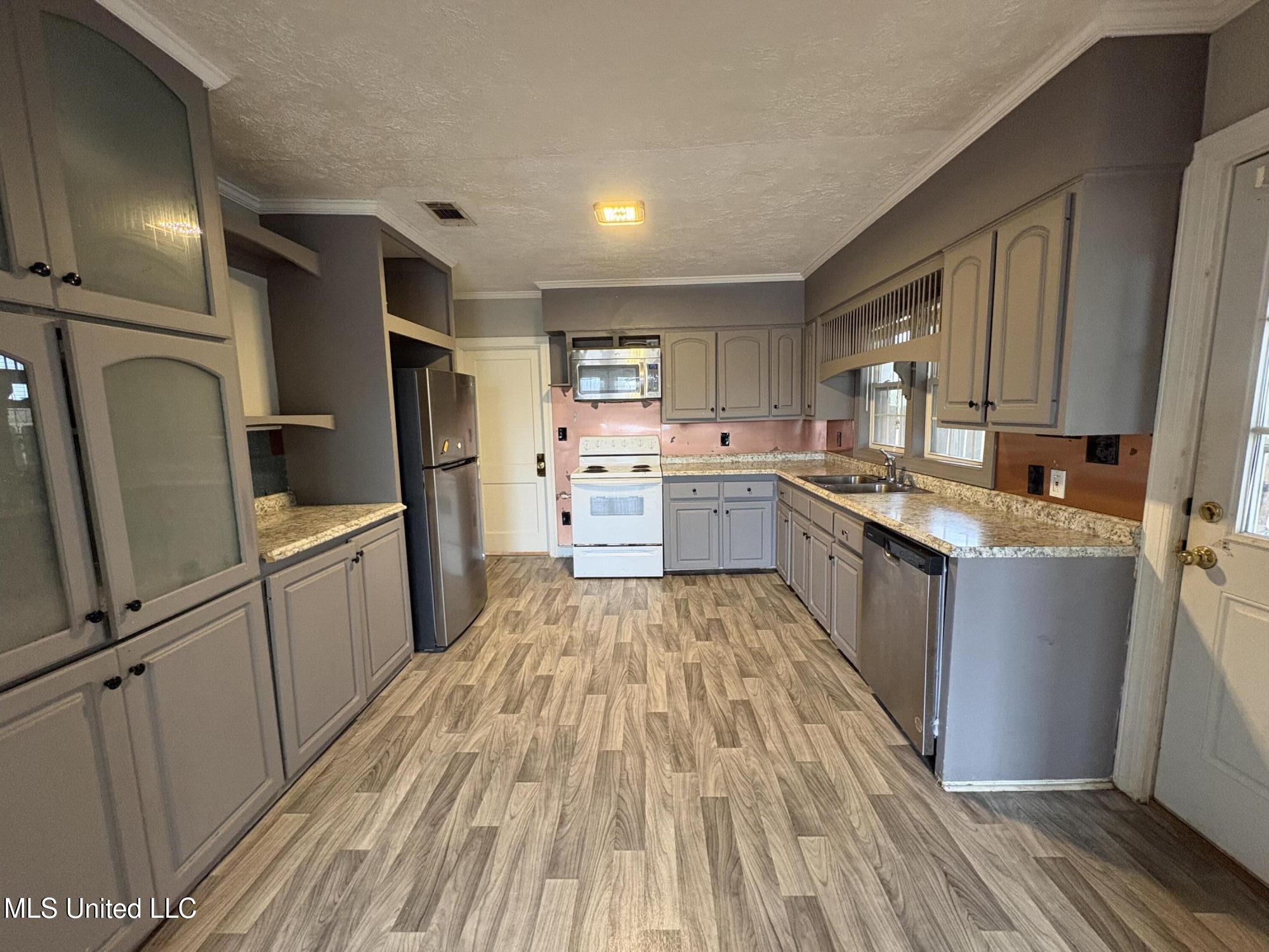 106 Overby Street Brandon, MS 39042 - Photo 13 of 36 IMG_4148