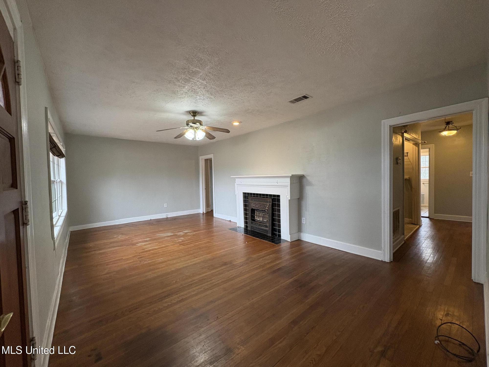 106 Overby Street Brandon, MS 39042 - Photo 7 of 36 IMG_4142