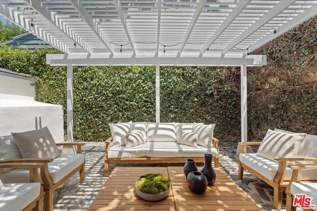 $1,890,000 | 560 North Croft Avenue, West Hollywood, CA 90048