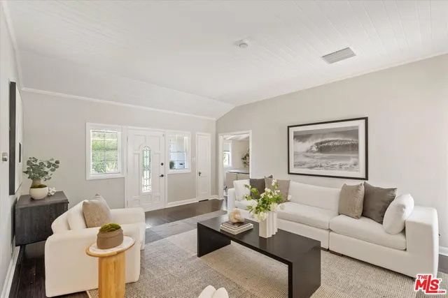 $1,968,000 | 560 North Croft Avenue, West Hollywood, CA 90048