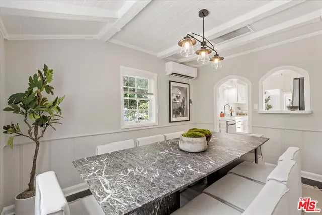 $1,968,000 | 560 North Croft Avenue, West Hollywood, CA 90048