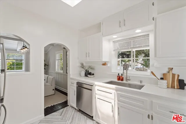 $1,968,000 | 560 North Croft Avenue, West Hollywood, CA 90048