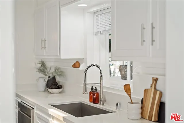 $1,968,000 | 560 North Croft Avenue, West Hollywood, CA 90048