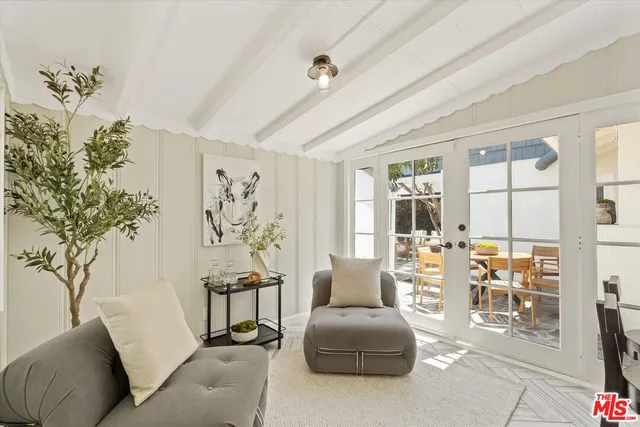 $1,968,000 | 560 North Croft Avenue, West Hollywood, CA 90048